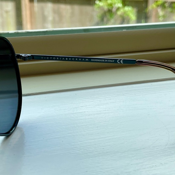 {Victoria Beckham} Sunglasses - Picture 4 of 9